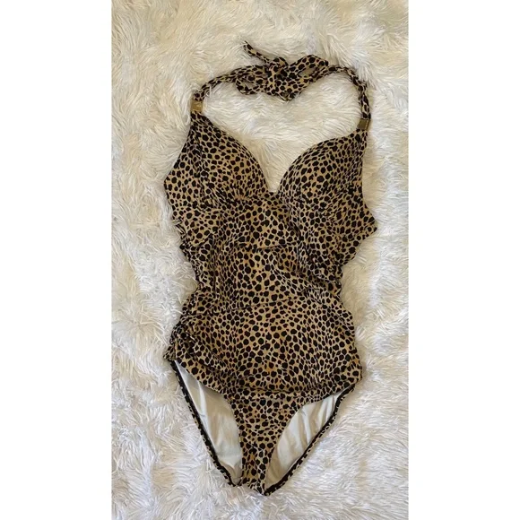 ✨SOLD✨ Victoria’s Secret Ruched Push-Up One-Piece Swimsuit - Picture 3 of 3